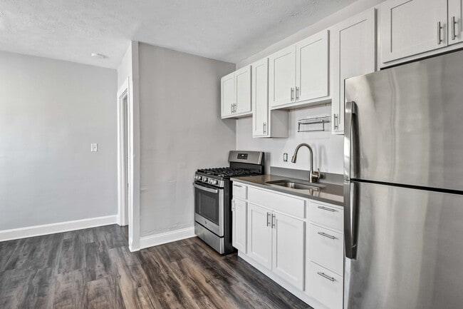 Building Photo - The Lake Villa