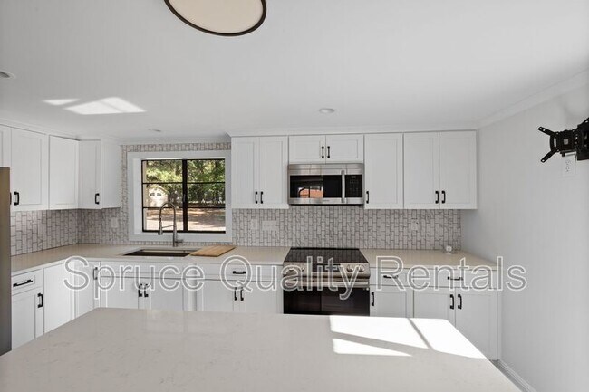 Building Photo - 7700 Humie Olive Rd