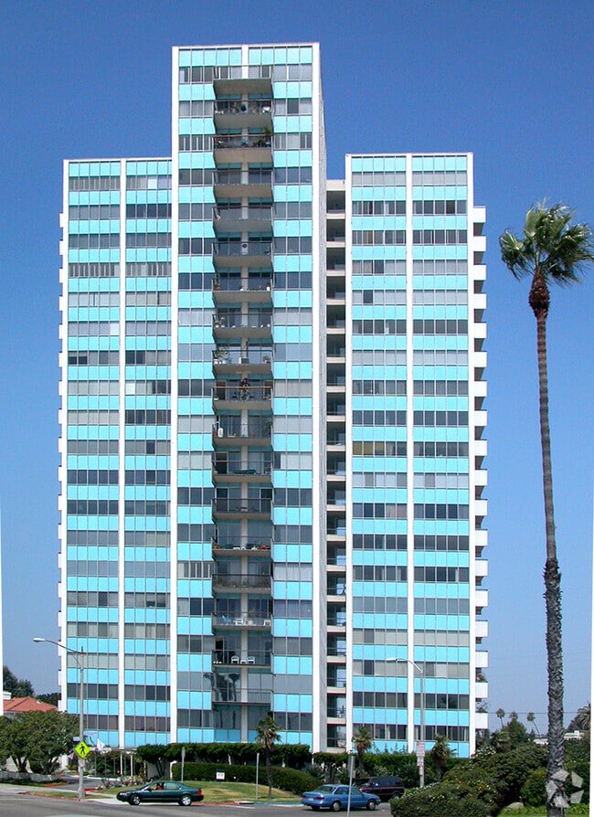 Galaxy Towers Apartments in Long Beach, CA