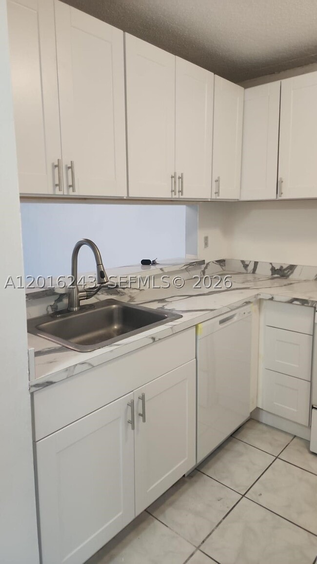 Foto del edificio - 3199 Foxcroft Rd