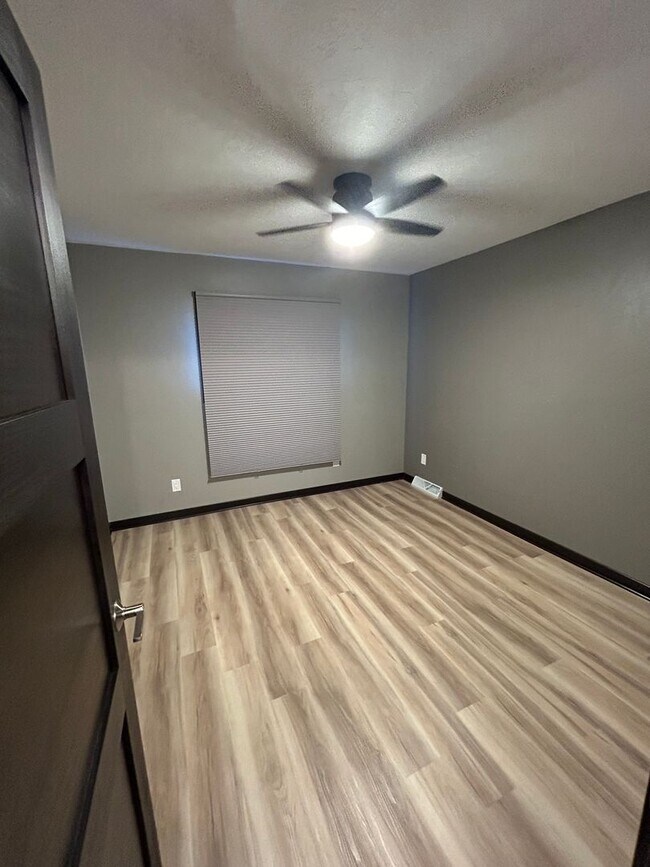 Foto del edificio - 112-114 Kilps Court West (Duplex)