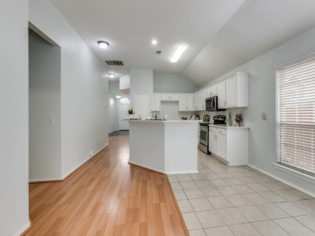 Building Photo - 4801 Holly Berry Dr