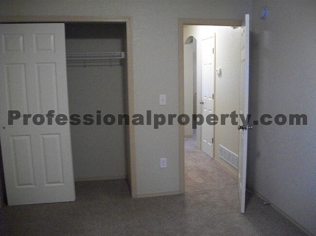 Building Photo - House in Canyon Creek Area