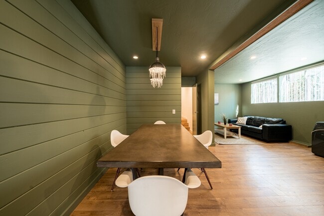 Foto del edificio - 2637 1/2 C St