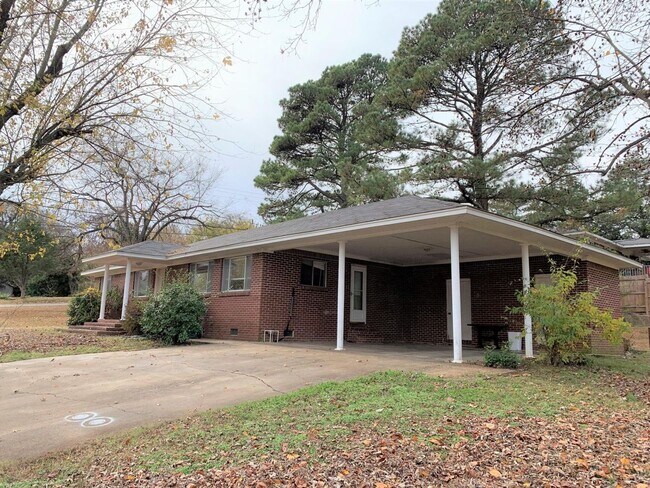 Building Photo - Come take a look at this home on a convenient corner lot