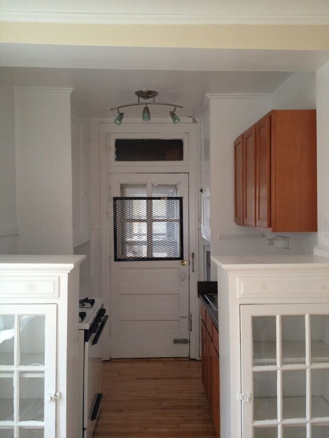 Foto del edificio - 3806 W Irving Park Rd