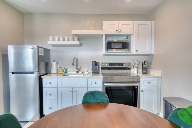 Building Photo - 126 Mango St