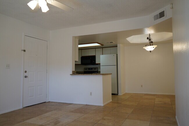 Foto del edificio - 4850 E Desert Cove Ave