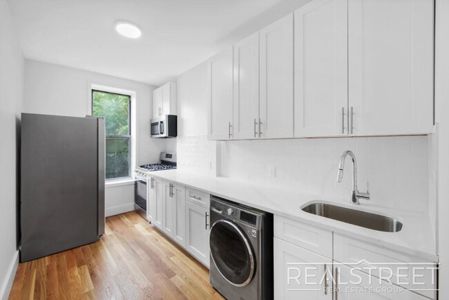 Foto del edificio - BRAND NEW 3 BED 2 Bath in Bushwick!