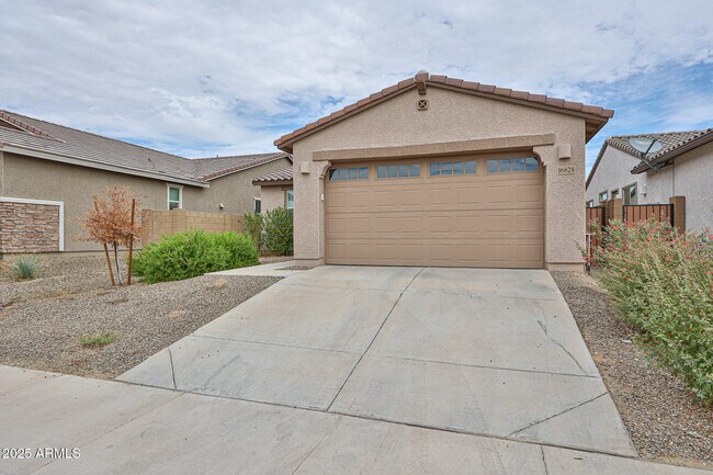 Foto del edificio - 16828 W Evergreen Rd