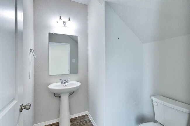 Building Photo - 1105 Burin Dr