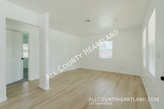 Photo - 2100 N Redmond Ave House