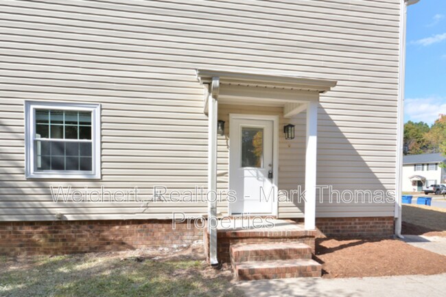 Foto del edificio - 210 Bridgefield Pl
