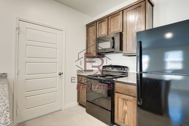 Building Photo - 121 Wind Ridge Dr