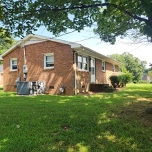 Building Photo - 616 Fairview St