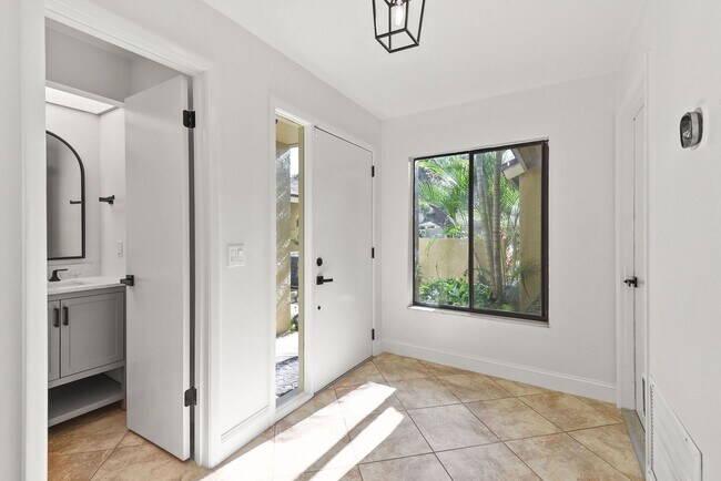 Foto del edificio - Charming Townhouse for Lease