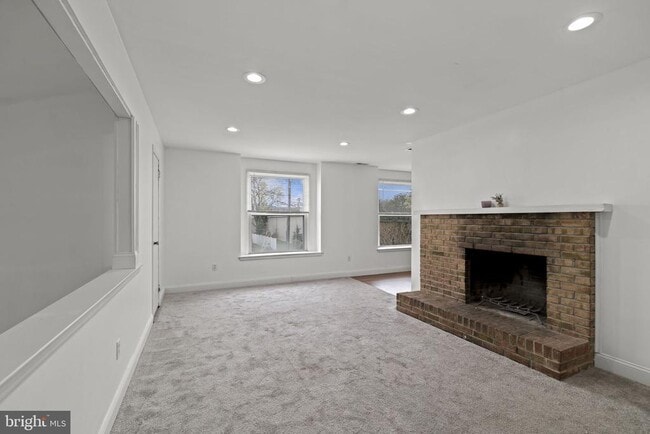 Building Photo - 8 Fanelli Ln
