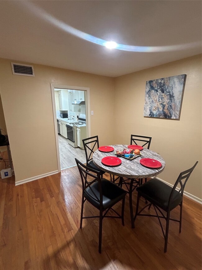 Building Photo - 4046 Woodfin St