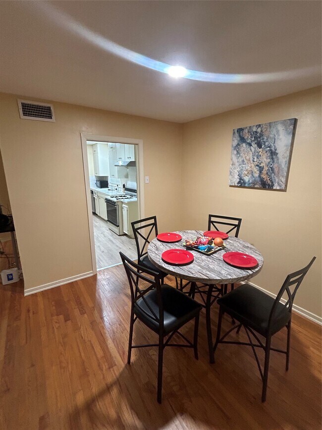 Foto del edificio - 4046 Woodfin St