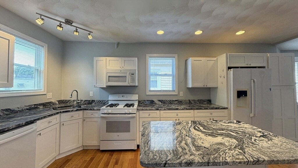 Primary Photo - 30 Partridge Ave