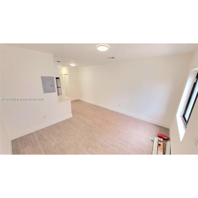 Foto del edificio - 681 NW 30th St
