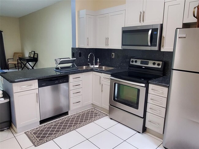 Foto del edificio - 2429 NE 14th Street Cswy