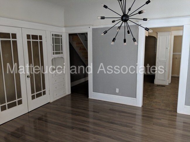 Foto del edificio - 2 bed 1 bath close to miracle mile