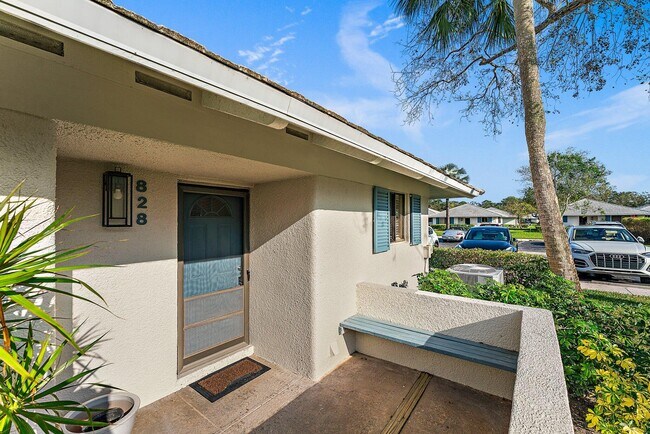 Building Photo - 828 Club Dr