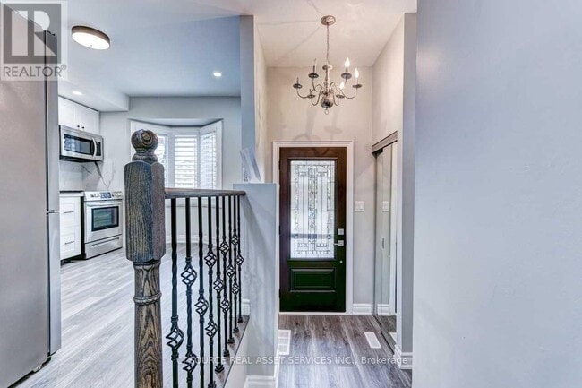 Building Photo - 16 Normandy Pl