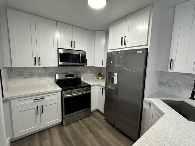 Building Photo - 814 SW 12th Pl