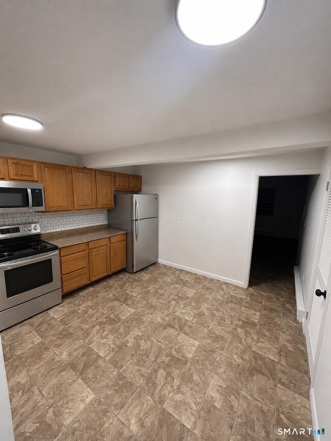 Building Photo - 617 Millville Ave