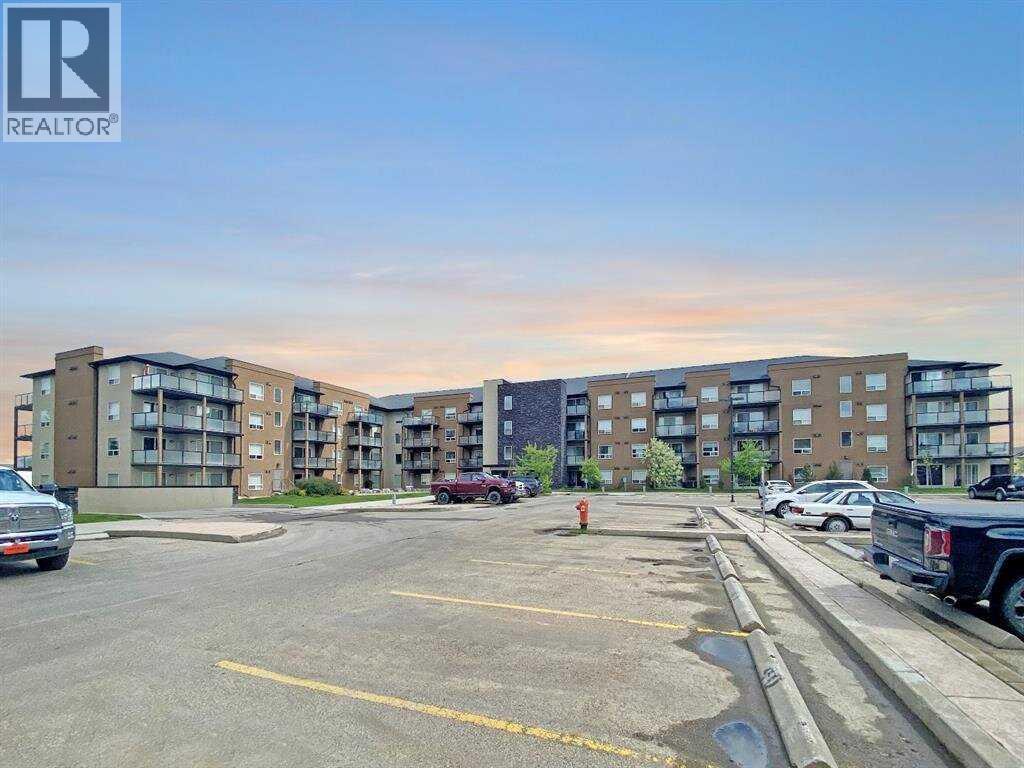 Primary Photo - 9124-496 96 Ave