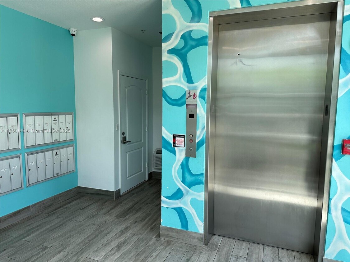 Foto del edificio - 652 NE 63rd St