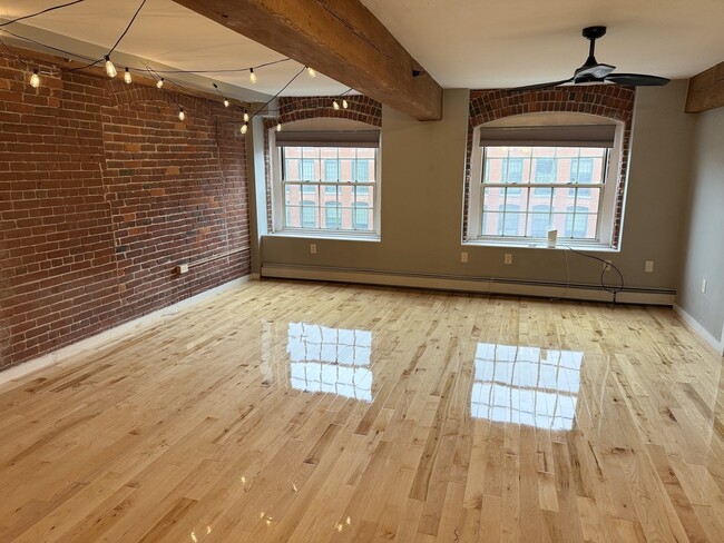 Building Photo - 240 Jackson St