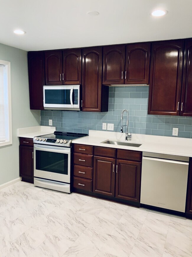 Kitchen - 4102 Washington Blvd
