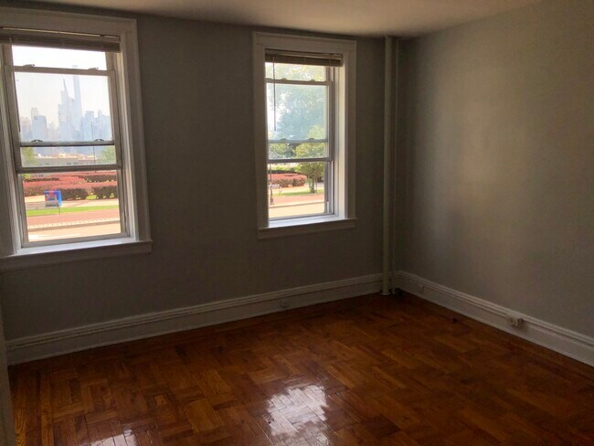 Foto del edificio - 5915 Boulevard E