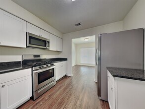 Building Photo - 16973 Scenic Knoll