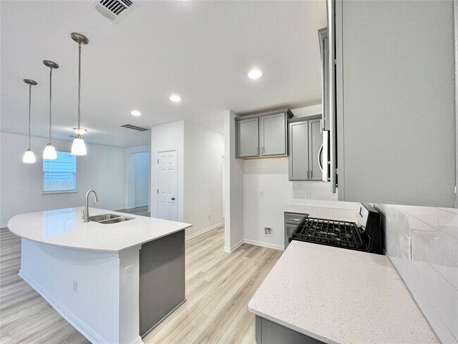 Building Photo - 3200 College Park Dr