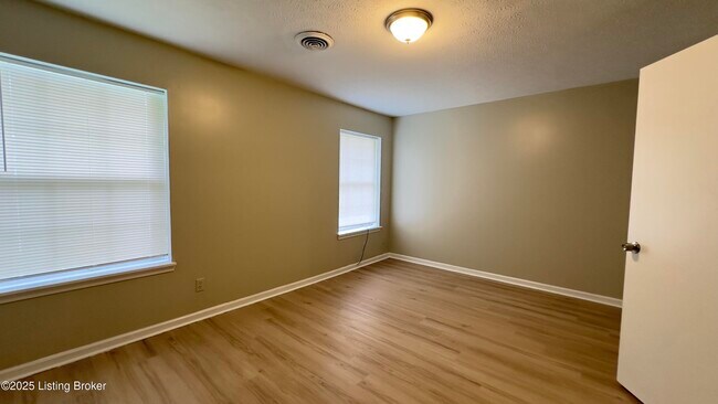 Foto del edificio - 727 E Court Ave