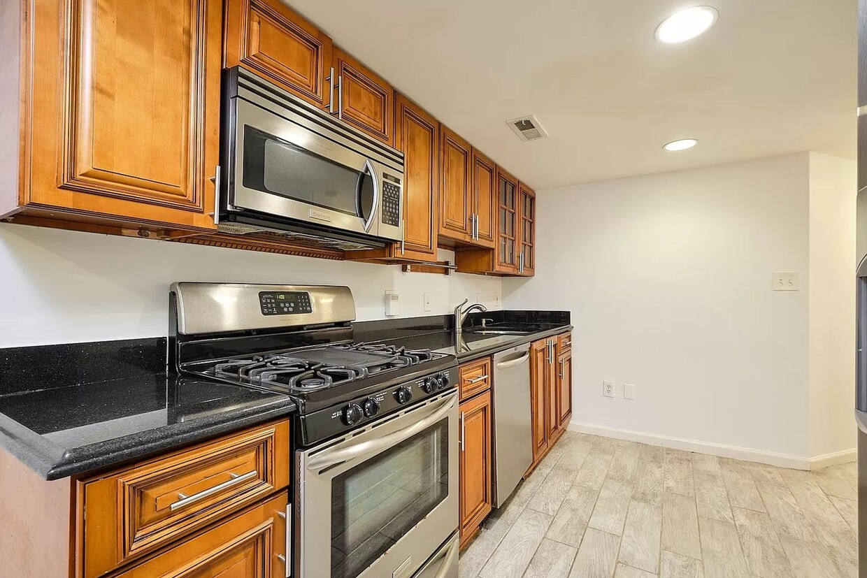 Photo - 135 S St NW