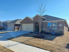 Building Photo - 2810 Peony Dr