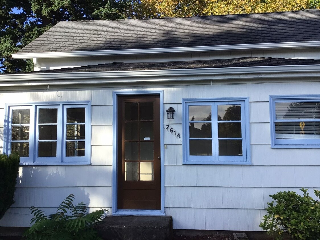 Primary Photo - Lots of Living Space!