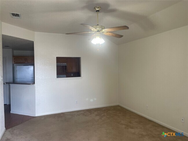 Foto del edificio - 3702 Dustin Ct