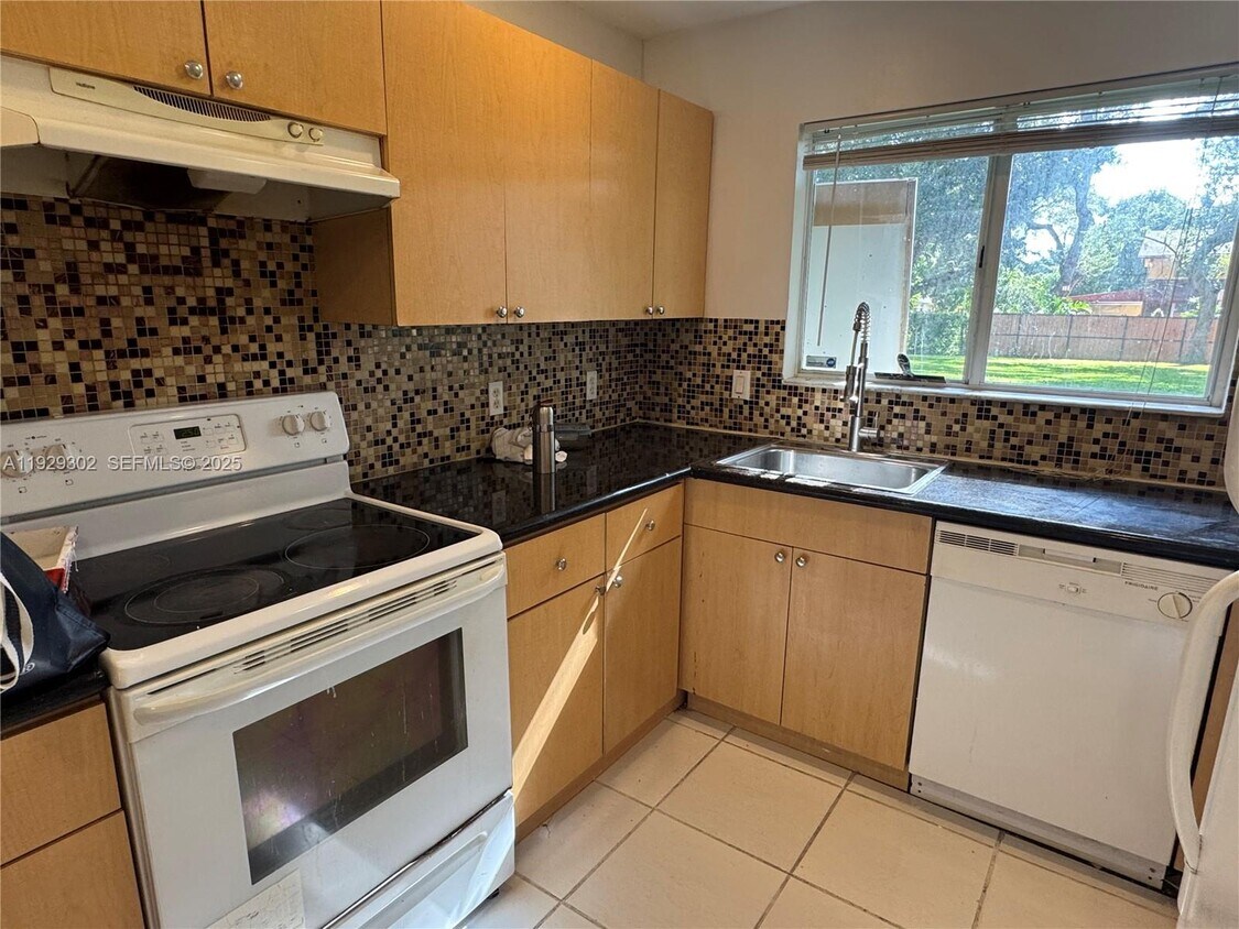 Foto principal - 2522 NE 184th Terrace