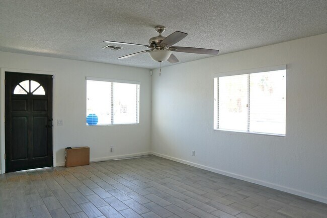 Building Photo - 53995 Avenida Juarez