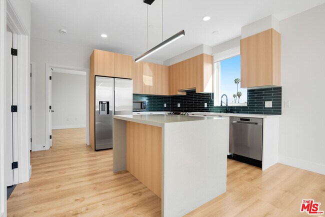 Foto del edificio - 5813 Lexington Ave