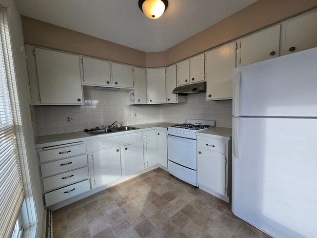 Building Photo - 203 Eisenhower Dr