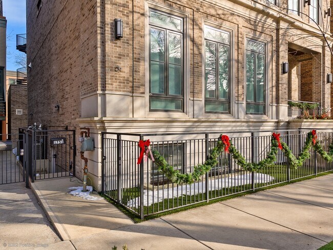 Foto del edificio - 1751 N Cleveland Ave