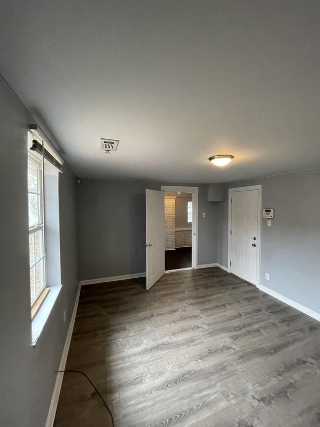 Building Photo - 419 Dequincy St