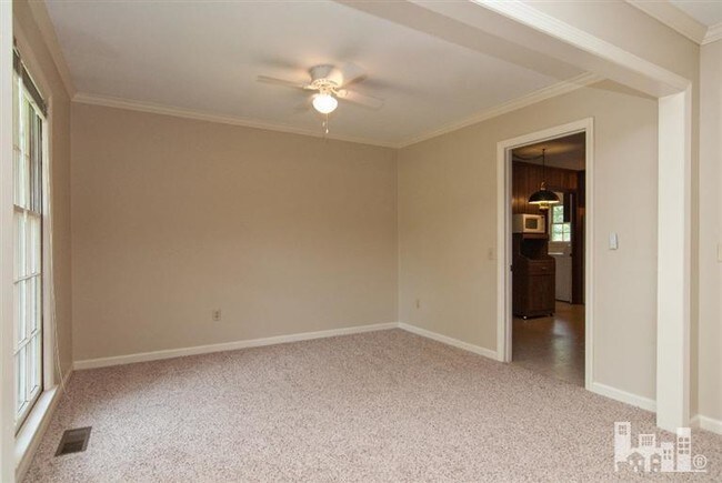Foto del edificio - 4814 College Acres Dr